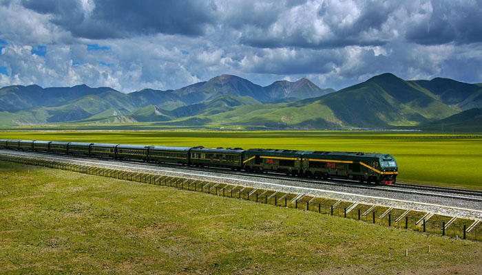 Desiel train on the Shanghai-Lhasa Railway.